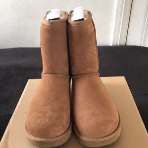 Ugg Classic Short II 🥾 *NWT SIZE 12 Woman’s